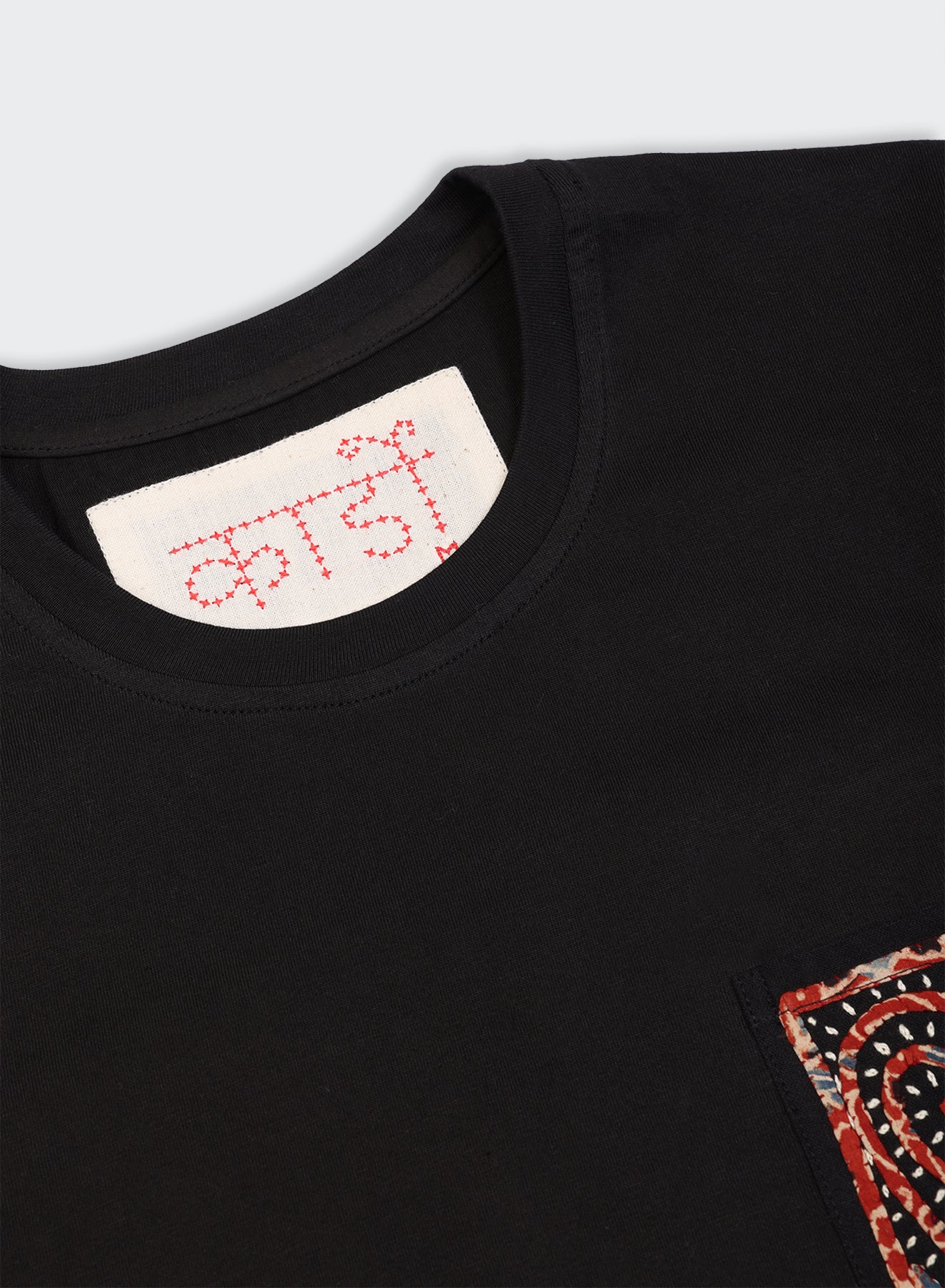 KARDO / T-6 / T-SHIRT WITH RABARI BACK PANEL & PATCH POCKET / BLACK