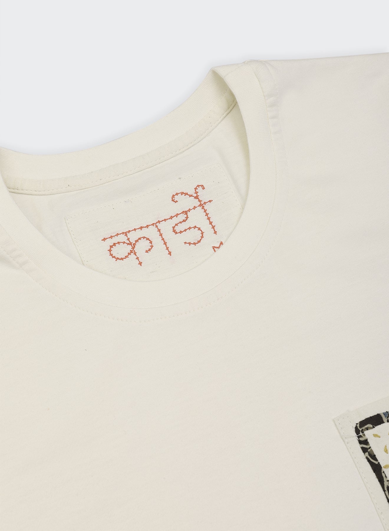 KARDO / T-6 / T-SHIRT WITH RABARI BACK PANEL & PATCH POCKET / WHITE