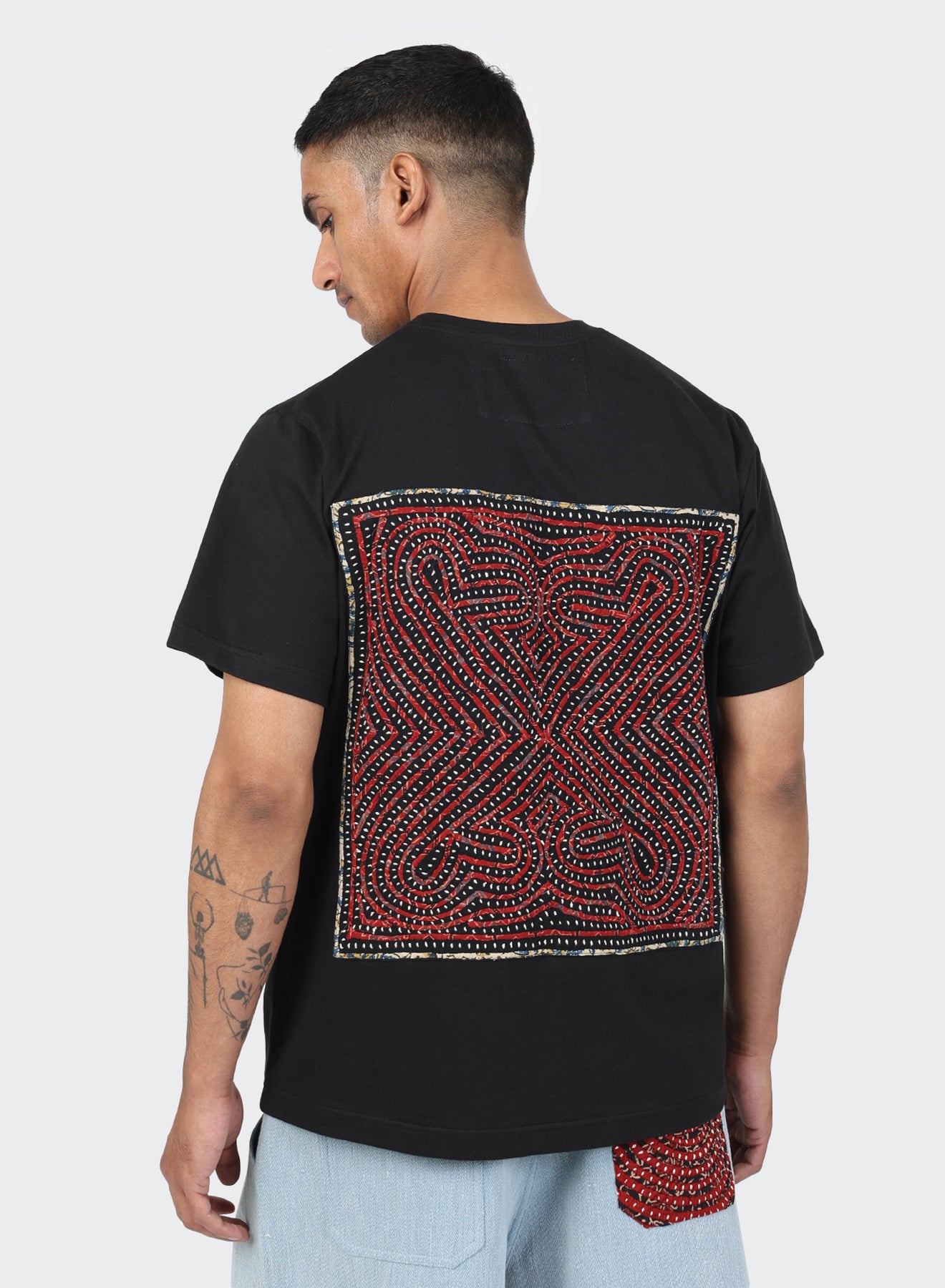 KARDO / T-6 / T-SHIRT WITH RABARI BACK PANEL & PATCH POCKET / BLACK