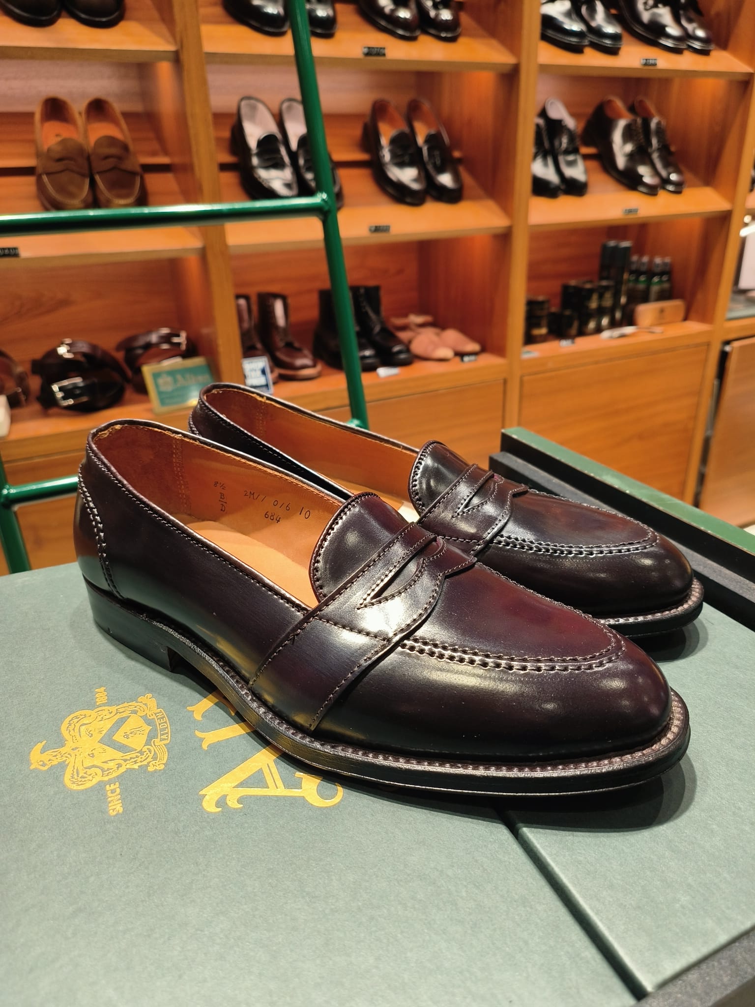 ALDEN 684 FULL STRAP LOAFER SHELL CORDOVAN