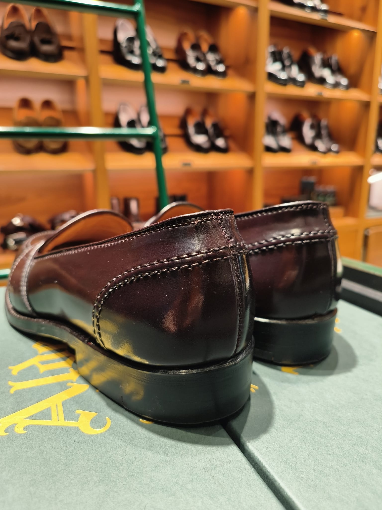 ALDEN 684 FULL STRAP LOAFER SHELL CORDOVAN