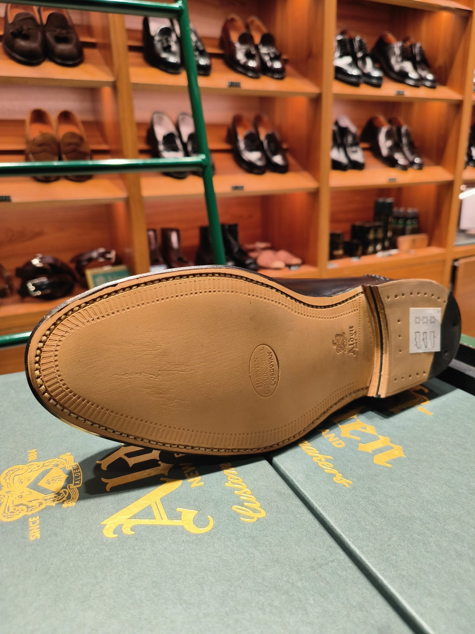 ALDEN 684 FULL STRAP LOAFER SHELL CORDOVAN