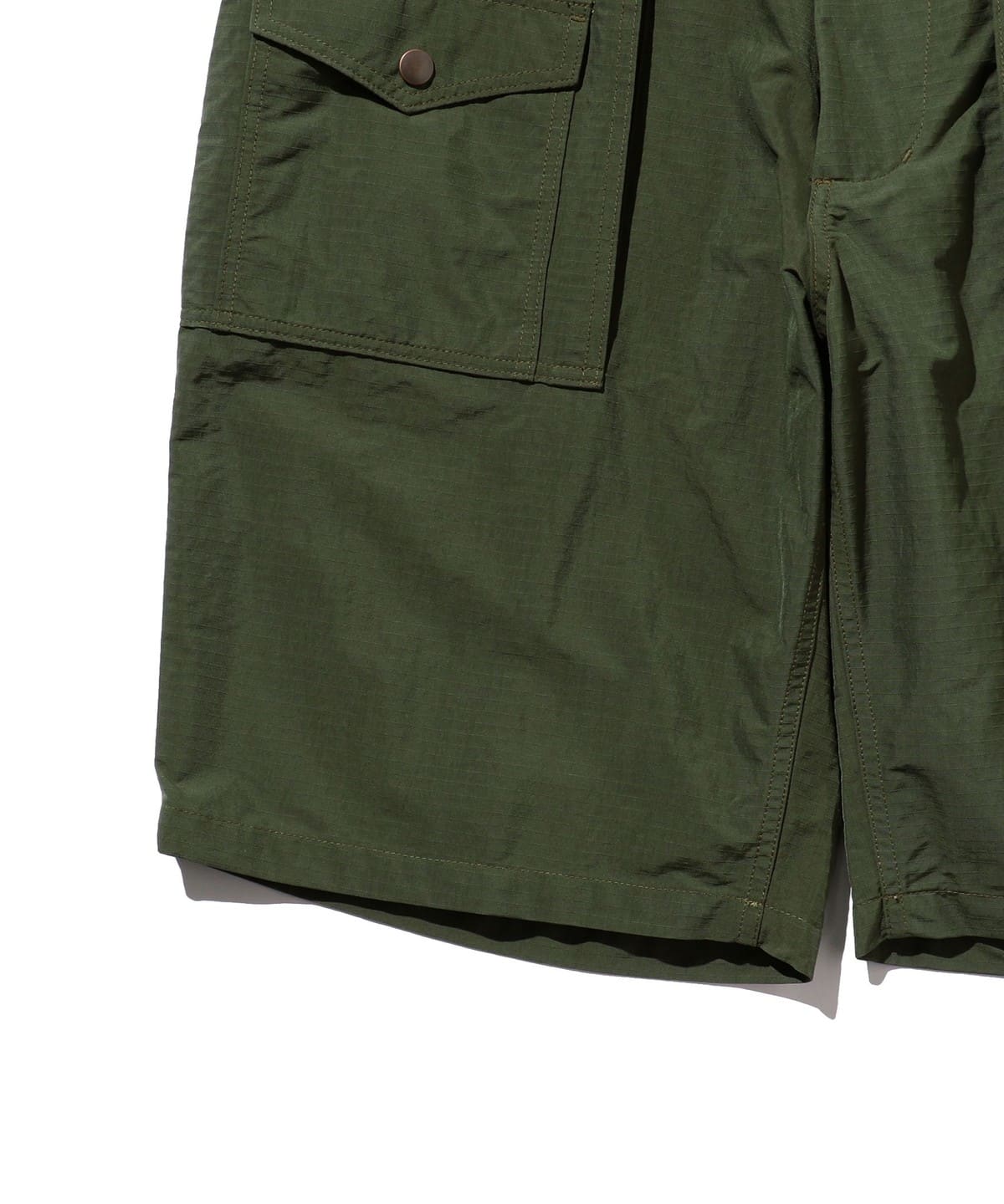 BEAMS PLUS / NYLON RIP STOP BUSH SHORTS (OLIVE)